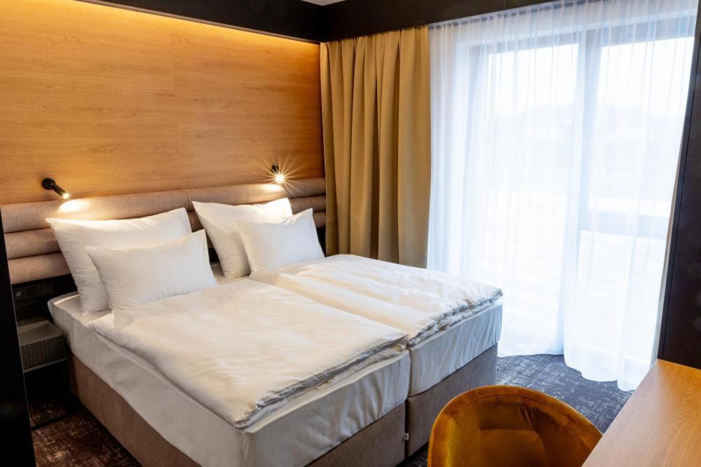 Hotel Nobilis - Mlada Boleslav Bradlec  المظهر الخارجي الصورة